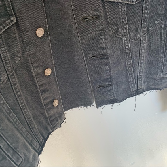 Levi’s Jean Jacket - Picture 9 of 9